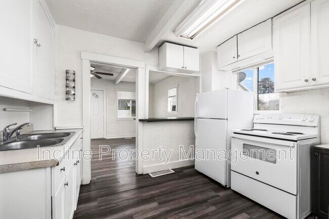 Photo - 2310 S Green St Unit #B