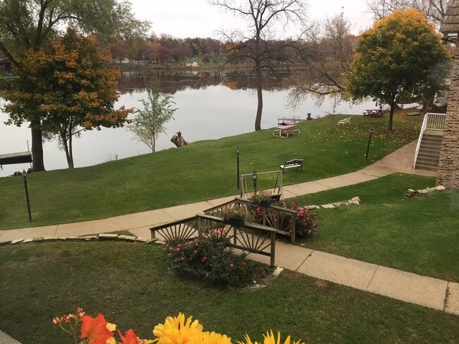 Photo - Spacious 2 Bedroom on Fowler Lake! Unidad EW316