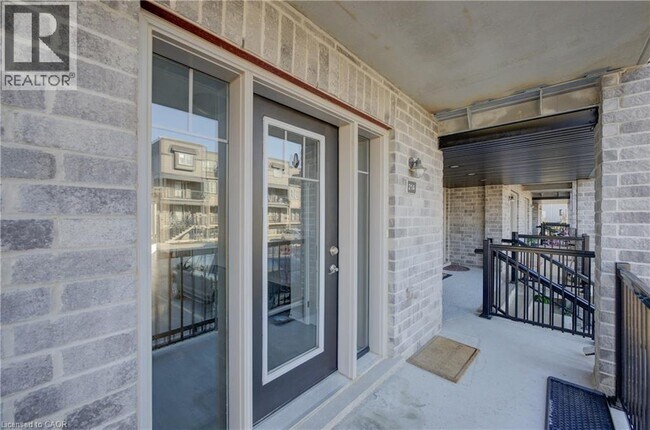 Photo - 1989 Ottawa Street S