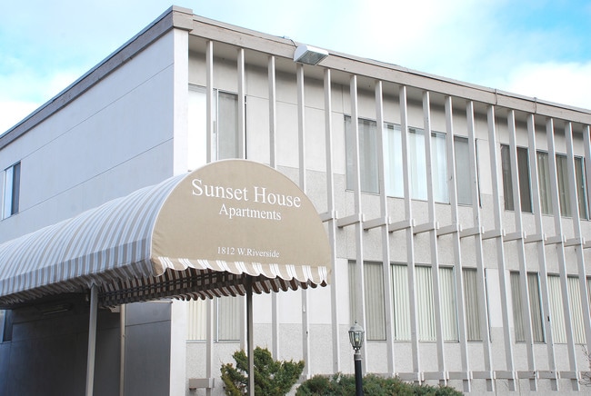 Sunset House Apartments