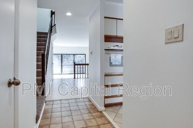 Photo - 5213 King Charles Way