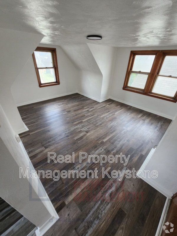Building Photo - 22 Linden St Rental