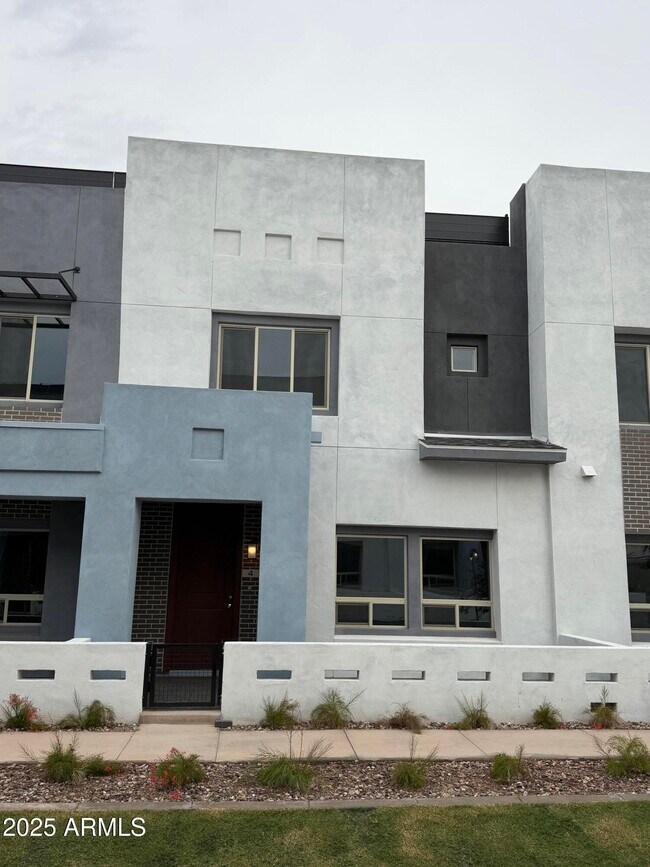 Photo - 733 E Commonwealth Ave