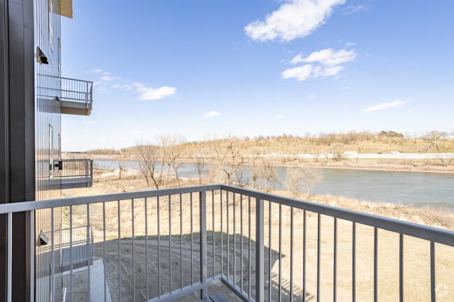 1BR, 1BA - 710SF