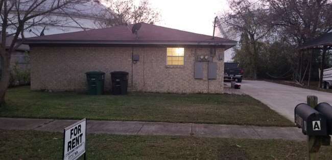 Building Photo - 4013 Amoor Ave Rental