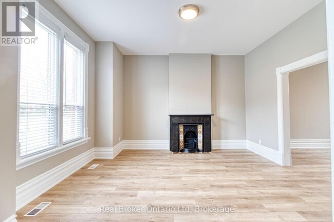 Photo - 944 5th Ave E