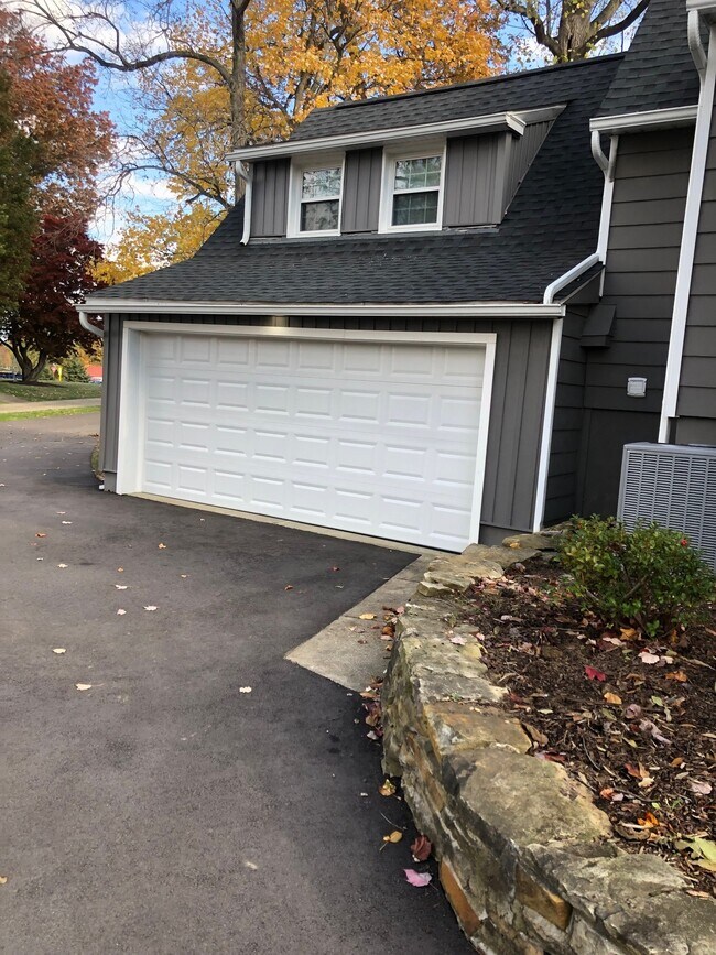 Photo - 612 S Cleveland Massillon Rd