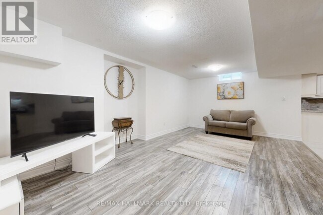 Photo - 136 Cooperage Crescent