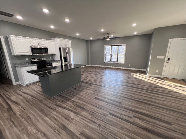 Photo - 102 Twin Oaks Dr