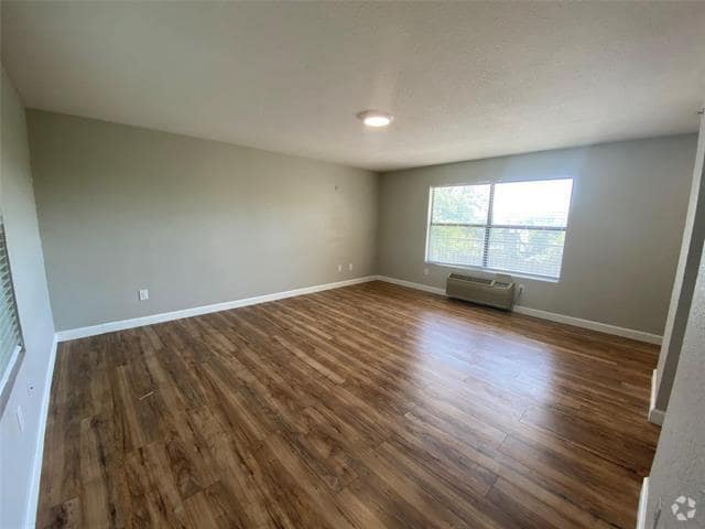 Building Photo - 701 W Sycamore St Unit 206 Rental