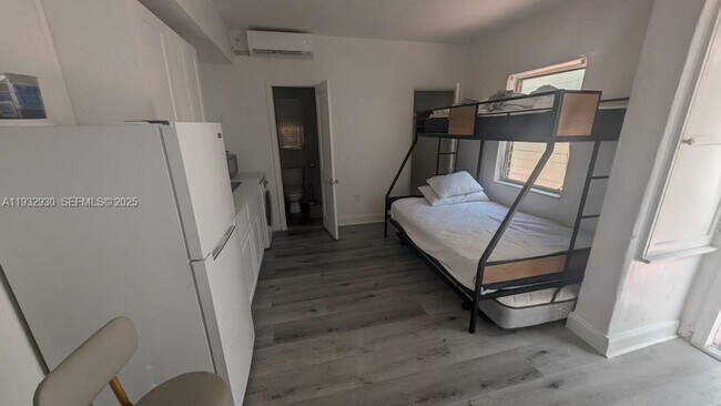 Photo - 2822 Pine Tree Dr Unidad 1B