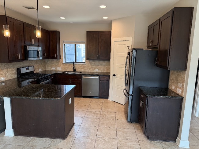 Photo - 1500 Lorraine Loop