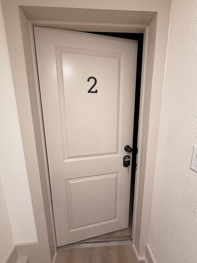 Photo - 1204 E Hamilton Ave