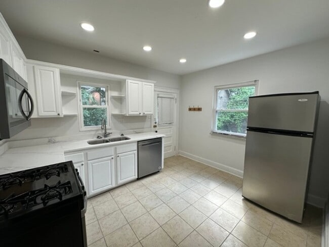 Photo - Redbud Alley 123-125 YBR Unit 123