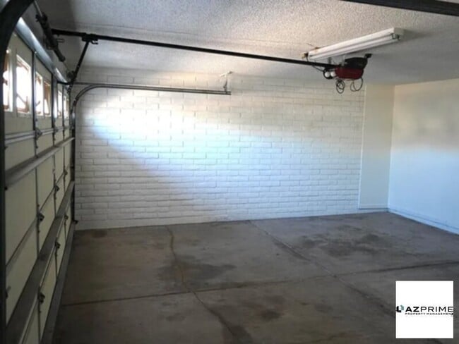 Building Photo - Home in Prime Mesa Location