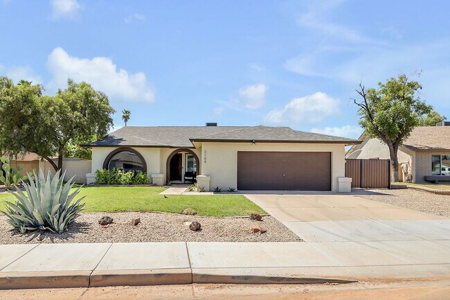 Building Photo - Beautiful Chandler home!