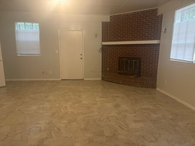 Building Photo - 3160 Bienville Dr