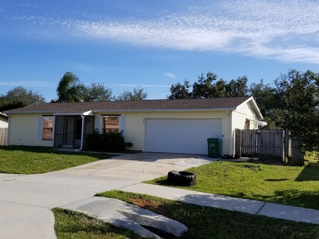 Building Photo - 2 BR 2 BA 2 CG Rental in central PSL.