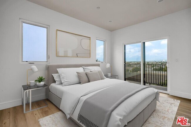 Photo - 4703 Saturn St