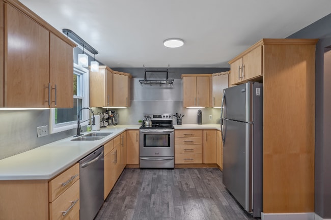 Photo - 305 Myrtle St