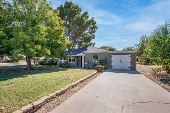 Photo - 1301 W Glenrosa Ave