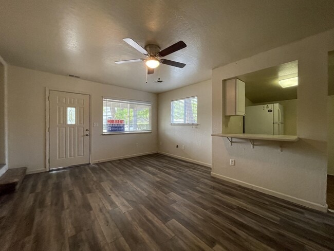 Photo - 524 W 1st Ave