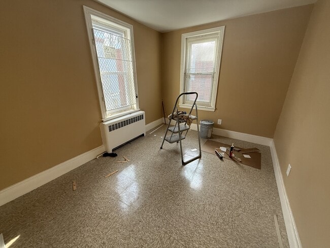 Photo - 637 N 6th St