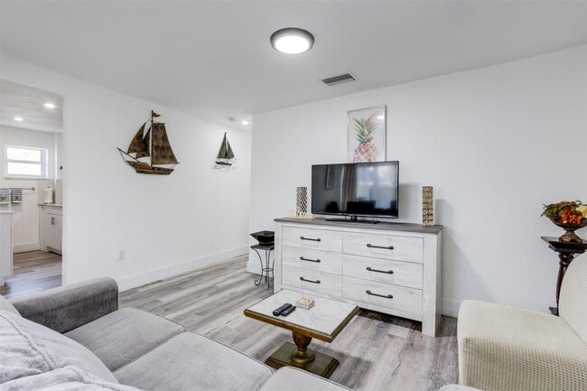 Photo - 508 NW 8th Ave