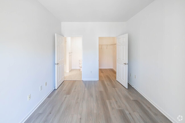 1BR, 1BA - 795SF - Bedroom