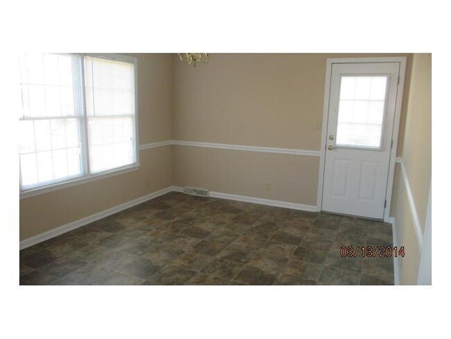 Photo - 5 Bedroom 2 1/2 Bath Home For Rent!