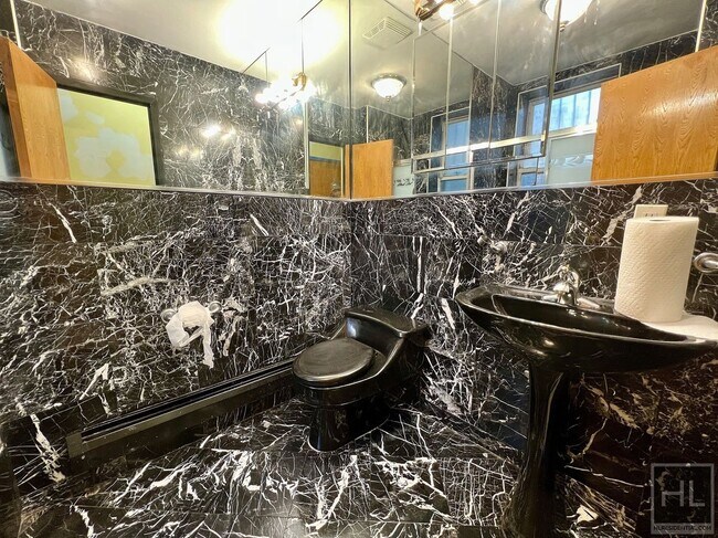 Photo - Spacious Studio Apartment In Prospect Heights Across The Street From Brooklyn Museum Unit 1R