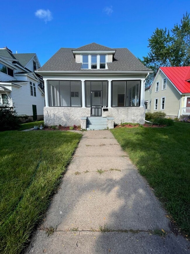 Five Bedroom Home in Central La Crosse - Five Bedroom Home in Central La Crosse