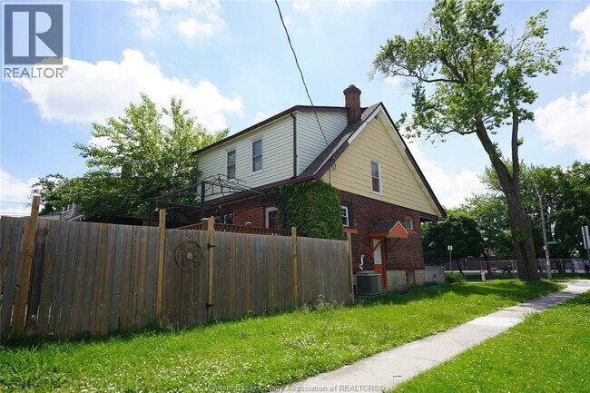 Photo - 1450 Bruce Ave
