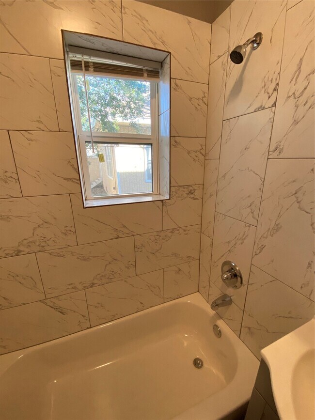 Photo - 222 Grace St Unit 4