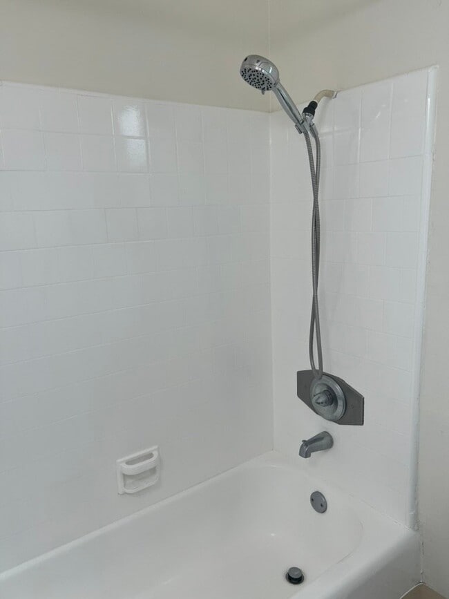 Photo - 214 W Maple St