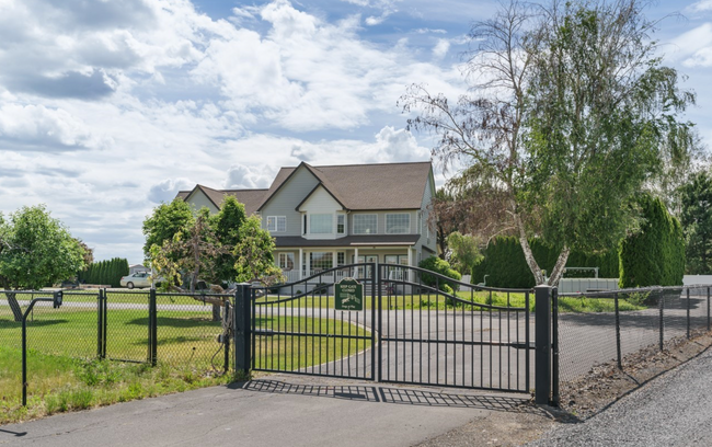 Large Country Home w/acreage - Large Country Home w/acreage