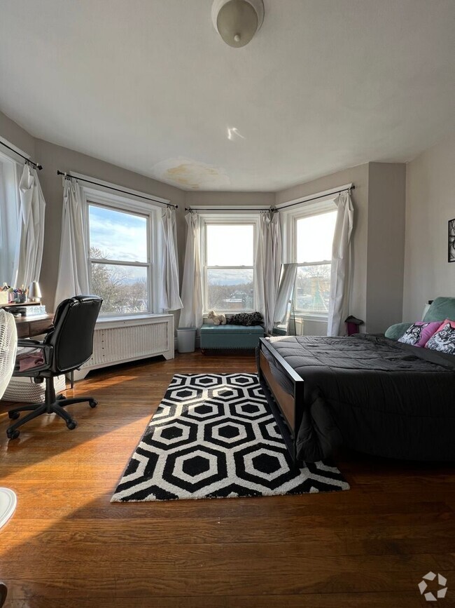 Building Photo - Bright and spacious 1 bedroom Rental