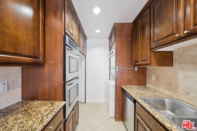 Photo - 133 N Swall Dr Unidad 102