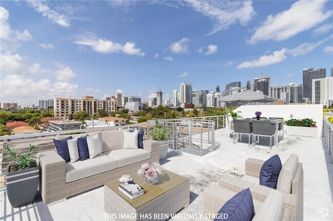 Building Photo - 545 SW 11th St Unit 308 Rental