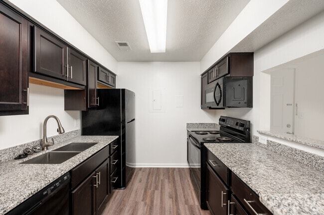 1BR, 1BA - 570SF - Kitchen