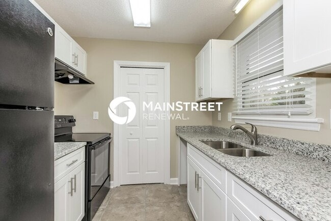 Photo - 3 Bedroom Pet-Friendly Home in Charlotte, NC with Main Street Renewal