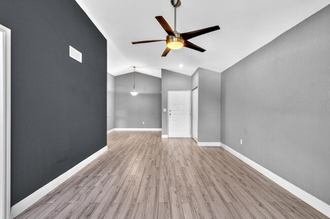 Photo - 2850 N Oakland Forest Dr Unit 313