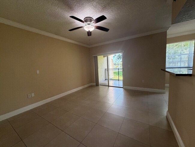 Photo - 11601 SW 2nd St Unidad 21104