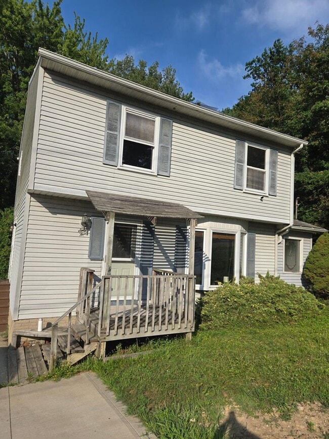 Building Photo - Lakeview 3 Bedroom  1.5 Bath  Home for Ren...