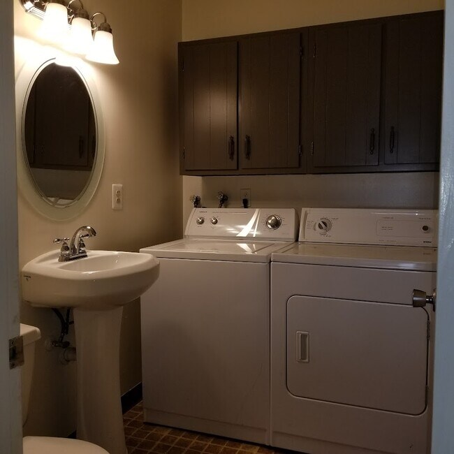 1/2 bath on first floor with full size washer & dryer - 5405 Crossrail Dr