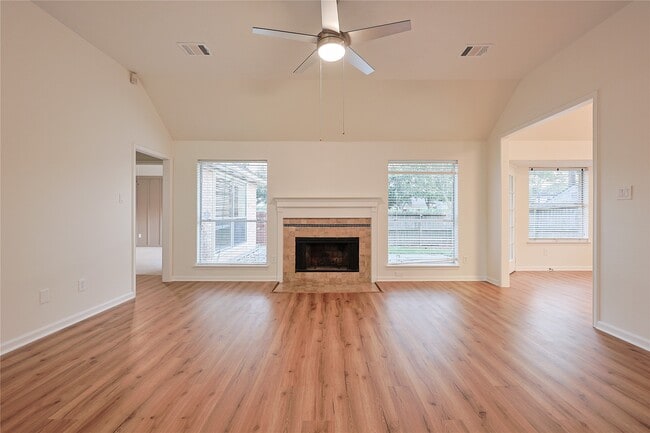 Photo - 2109 Eastlands St