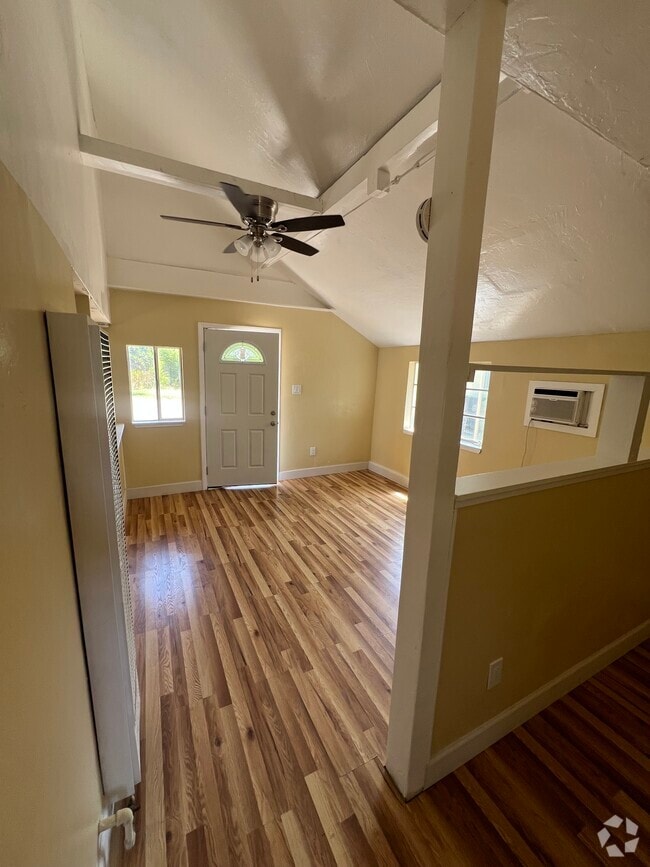 Building Photo - 1310 Los Robles Blvd Unit C Rental