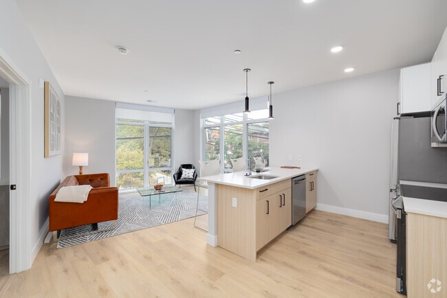 2BR, 2BA - 925SF - Kitchen/Living Room
