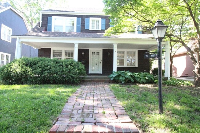 Building Photo - 3 Bedroom 1.5 Bath Home Just Minutes From ...