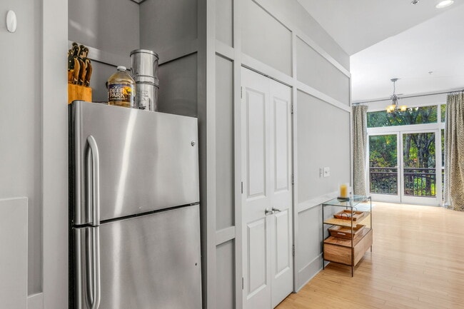 Photo - 525 E 34th St